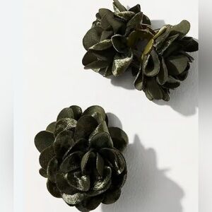 NWT Anthropologie Green Velvet Rosette Hair Claw Clip